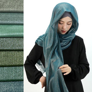 Turban <span class=keywords><strong>Voile</strong></span> à paillettes personnalisé de luxe, hijabs en satin scintillant, foulard en mousseline de soie Medina châle à pompons pour femmes musulmanes - Product Image 2