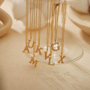 थोक स्टेनलेस स्टील न्यूनतम 18k सोने की प्लेटेड क्रिस्टल अनिर्धारित व्यक्तिगत प्रारंभिक वर्णमाला पत्र पेंडेंट हार - Product Image 5