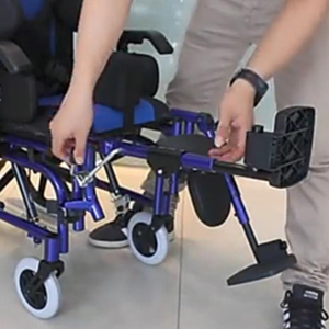 <span class=keywords><strong>Fauteuil</strong></span> <span class=keywords><strong>roulant</strong></span> pliable, léger et réglable, fournitures médicales d'usine bon marché, <span class=keywords><strong>prix</strong></span> pour la fatigue cervicale des enfants avec planche à repas - Product Image 5