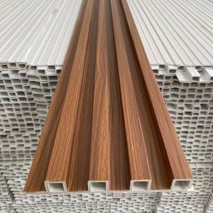 Panneau mural rainuré en WPC imitation <span class=keywords><strong>bois</strong></span>, imperméable et ignifuge, <span class=keywords><strong>avec</strong></span> revêtement en PVC pour la décoration intérieure et les espaces de divertissement domestiques - Product Image 2