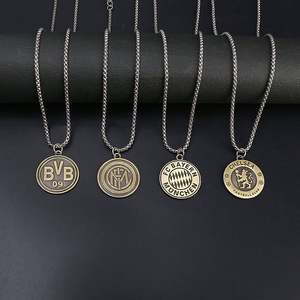 Collier d'équipe de football en métal, pendentif logo de club de football, souvenir, cadeau promotionnel, collier pour les fans de football - Product Image 1