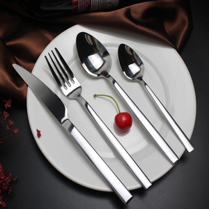 DFU0169 Ensemble de quatre couverts en acier inoxydable épaissi : couteaux, fourchettes, cuillères, cuillères à dessert, cuillères à café, forme carrée - Product Image 3