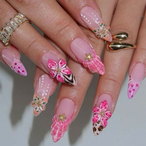 Faux ongles 3D personnalisés en gros à motif floral rose – Ongles artificiels adhésifs en forme d'amande ou carrés, style Sweet Wearable - Product Image 1