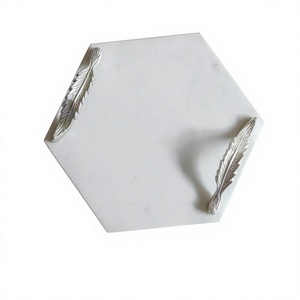 Plateau de service hexagonal en marbre blanc vintage avec poignées en plumes argentées, plateau décoratif moderne pour la décoration de la maison, en solde - Product Image 1