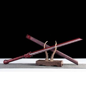 Dao droit chinois vintage fait main, en acier carbone 1065, avec poignée entièrement embossée motif dragon rouge, et fourreau à motif rouge foncé, 115 CM - Product Image 1