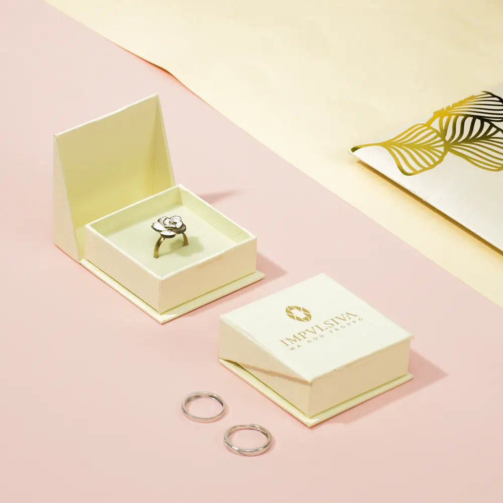 kundendefiniertes logo gelbe kleine mini-ringbox aus papier karton hochzeitsgeschenk schmuckverpackungsbox mit klappdeckel