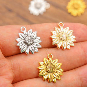 Vente en gros de pendentifs en forme de tournesol en diamant de 19*22 mm, plaqués or 14 carats, en métal émaillé, accessoires pour la fabrication de bijoux - Product Image 1