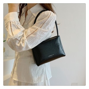 Elegante y versátil bolso plateado para axilas, bandolera de hombro con diseño de nicho para mujer - Product Image 2