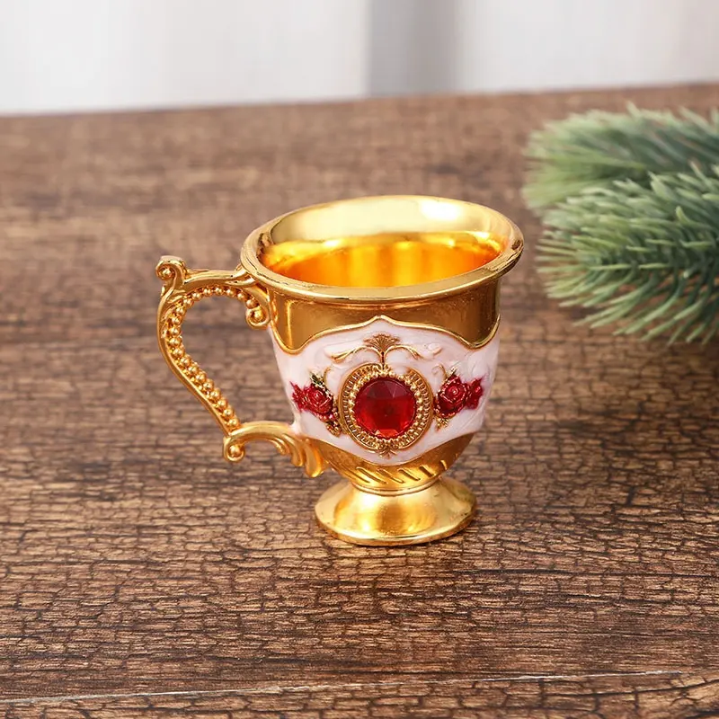 Arap Vintage çay fincanı yeni avrupa yaratıcı retro beyaz şarap bardağı kolu fincan metal el sanatları çay fincanı