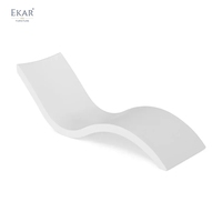 Chaise longue de piscine moderne de luxe en fibre de verre en forme de S pour villa et complexe hôtelier