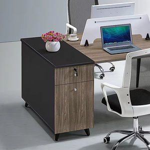 Silla de escritorio simple y moderna para el personal, combinación de muebles de oficina de doble asiento con mesa de pantalla de ordenador para personal o trabajadores de oficina - Product Image 4