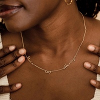 Collier pendentif élégant en acier inoxydable plaqué or Collier de couple personnalisé avec double nom Cadeau d'anniversaire de Noël