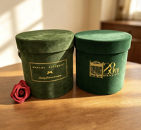 Boîtes Cadeaux Rondes en Carton Velours Vert avec Logo Personnalisé en Feuille d'Or, Matériaux Recyclés, Finition Mate et Couvercles