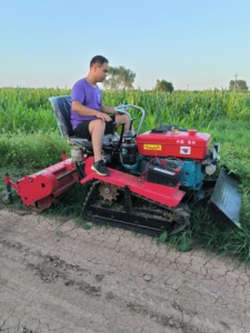 Mini-tracteur agricole diesel sur chenilles 25-50 CV avec motoculteur rotatif et cultivateur intégré - Product Image 4
