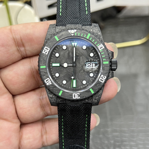 Reloj Mecánico para Hombre con Fibra de Carbono, Exhibe un Brillo Único y Brillante, Creando una Pieza de Arte Inigualable - Product Image 1