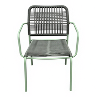 Chaise empilable de patio extérieure moderne, imperméable et portable, avec rotin léger et corde tressée en métal pour la salle à manger