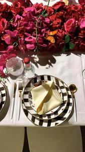 Assiette de présentation classique en porcelaine noire et blanche, en céramique, design simple noir et rouge, service de table en porcelaine fine pour mariage - Product Image 3