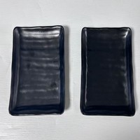 Assiettes rectangulaires en mélamine texturées, rayées, noires mates, ondulées, incassables et empilables pour la restauration de sushis, plats de service en mélamine
