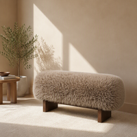 Banc en fourrure de Mongolie marron chaud de luxe, ottoman minimaliste long et moelleux avec pieds en bois pour hôtel et maison