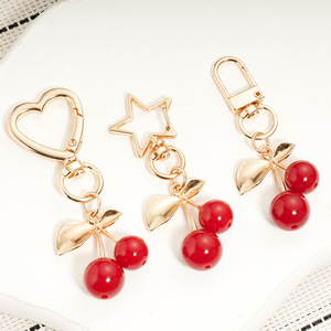 Pendentif cerise feuille d'or Uionen avec pièces en alliage, porte-clés DIY en forme de cerise avec breloque en forme de cœur - Product Image 3