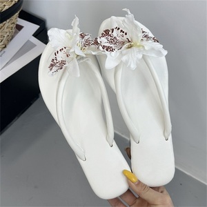 Sandales plates à bout ouvert pour femmes, antidérapantes, semelle extérieure en TPU, respirantes, douces et confortables, avec motif floral tendance, grandes tailles - Product Image 5