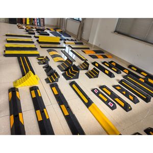 ホイールストッパー駐車縁石黄色黒ゴム製 - Product Image 2