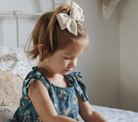 Noeud en lin pour bébé fille, petit noeud d'écolière en lin, noeud noué à la main, pinces à cheveux