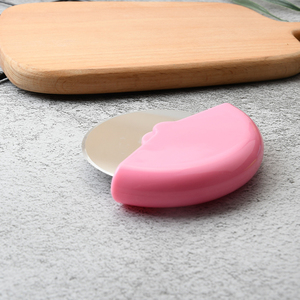 Cortador de <span class=keywords><strong>pizza</strong></span> de acero inoxidable con mango de plástico, herramienta de cocina para hornear, rodillo redondo - Product Image 5