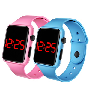 Reloj digital LED cuadrado – Reloj de pulsera deportivo unisex, correa de silicona, estilo casual – Retroiluminación EL, alarma, cronómetro, fecha – Resistente al agua - Product Image 3