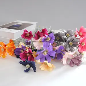 थोक इन्स के लिए सबसे लोकप्रिय कृत्रिम उच्च गुणवत्ता ब्रह्मांड डेज़ी फूल गुलदस्ता घर शादी उद्यान सजावट