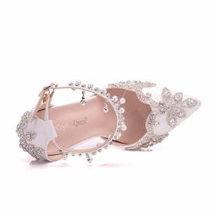 Mode féminine nouveau blanc bout pointu cristal chaussures de mariage bloc talon Super talons hauts chaussures de mariée boucle droite gland <span class=keywords><strong>Rhin</strong></span> - Product Image 4