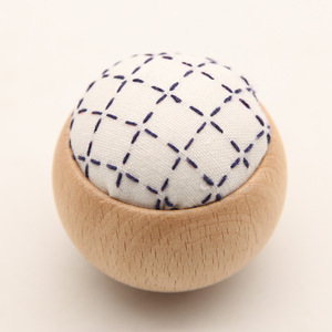 Base de madera <span class=keywords><strong>Pin</strong></span> Cojín Almohadillas de aguja Soporte Técnica pintada Alfiletero Soporte de aguja - Product Image 1
