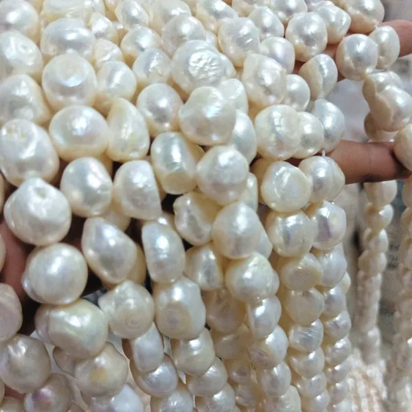 Natural Fresh Water 12ミリメートルLarge Baroque Pearl Strand Wholesale White Irregular Freshwater Pearls