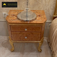 Chevet octogonal élégant avec plateau en marqueterie incrustée, pieds sculptés plaqués or, en bois massif de luxe avec 2 tiroirs