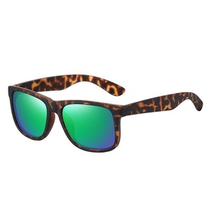 Nouvelles Lunettes de Soleil Polarisées TAC Colorées UV400, Monture Classique, Verres Réfléchissants Tendance pour Hommes et Femmes, Matériau PC, Vente en Gros - Product Image 5