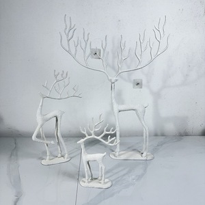 Ensemble de figurines de rennes en fonte, finition mate, décoration de Noël intérieure, ornement de bureau pour salon, artisanat en métal - Product Image 2