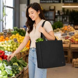 Sac fourre-tout isotherme noir en non-tissé avec doublure argentée et poignées en sangle PP, taille moyenne, pour les courses - Product Image 6