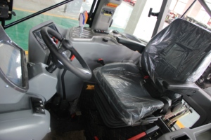 Tractor Agrícola de Alta Potencia de 180HP y 4WD Directo de Fábrica en China para Agricultura de Trabajo Pesado, Precio de Fábrica, Certificado CE - Product Image 4