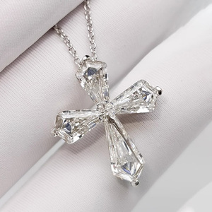 Collana con Ciondolo in Cristallo per Donne, Choker Lussuoso Scintillante, Gioiello Elegante e alla Moda per Uso Quotidiano - Product Image 2