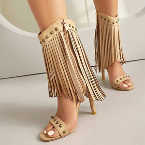 Sandales gladiateur tendance 2025 avec pompons et rivets - Sandales pour femmes élégantes à talons hauts et à bout haut pour l'été 2025 - Product Image 6