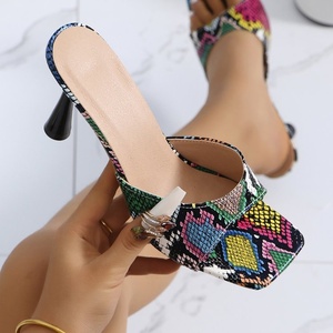 Sandalias de Verano para Mujer, Estilo Europeo Americano, Tacón Alto Cuadrado, Diseño de Parches de Color, Abiertas y Transpirables - Product Image 1