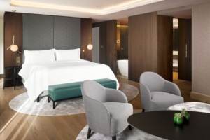 Juego <span class=keywords><strong>de</strong></span> Muebles <span class=keywords><strong>de</strong></span> Dormitorio <span class=keywords><strong>de</strong></span> Madera Moderna AmericInn - Armario, Cabecera, Silla y Sofá Ecológicos y Duraderos en Liquidación - Product Image 4