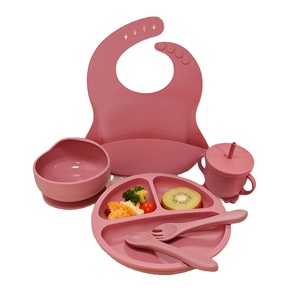 Ensemble de bavoirs et de cuillères en silicone multifonctionnels pour bébé avec un adorable design animal, parfait pour l'alimentation des nourrissons et les voyages - Product Image 2