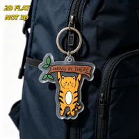 Porte-clés en acrylique imprimé UV Hang There Cat, motif chat tigré orange suspendu à une branche, bannière motivante, breloque transparente double face imperméable