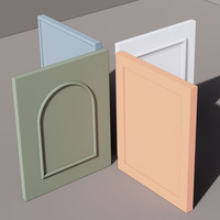 Armoire à portes à persiennes blanc crème, placard encastré du sol au plafond avec espace de suspension ouvert et tiroirs, poignées dorées