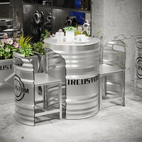 Ensemble table et chaises de bar de style industriel moderne pour extérieur, usage commercial, structure en fer forgé, design multifonctionnel, tendance
