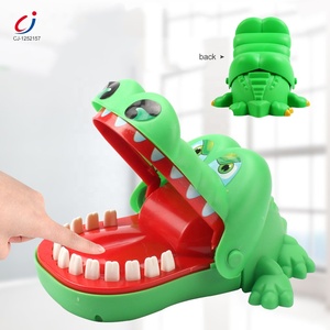Juguetes de Dientes de Plástico Pequeños al por Mayor, Juegos de Escritorio de Tiburón, Juguete Clásico de Cocodrilo que Muerde el Dedo - Product Image 1
