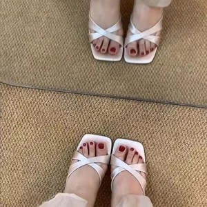 Sandales tendance à talon fin et brides croisées, style français à bout carré ouvert, pour femme, idéales pour l'été et le quotidien en extérieur - Product Image 4