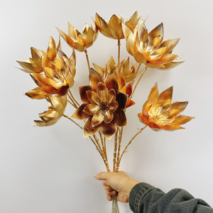 Fiore di <span class=keywords><strong>loto</strong></span> dorato artificiale in oro finto fiore di <span class=keywords><strong>loto</strong></span> per le nozze decorazione del nuovo anno cinese - Product Image 1