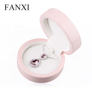 กล่องบรรจุภัณฑ์ทำจากไม้ของขวัญเคลือบสีชมพูทรงกลมโรแมนติกตามสั่งของ Fanxi - Product Image 4